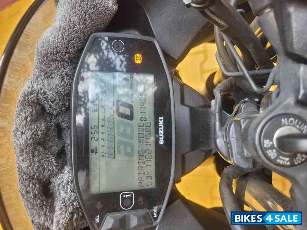 Black Suzuki Gixxer SF 2025