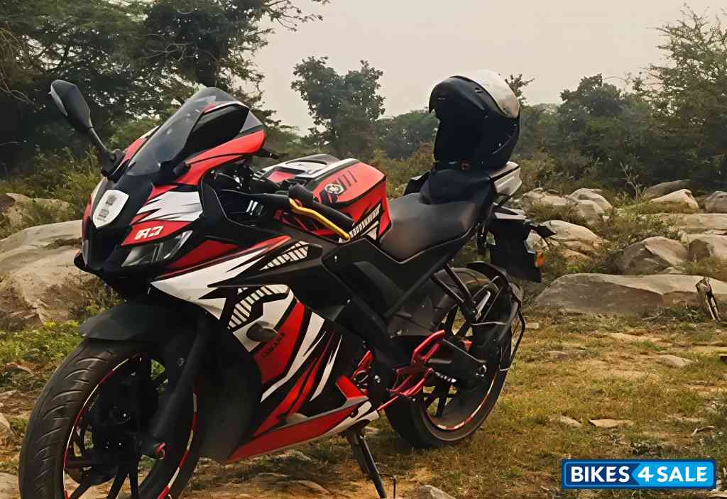 Black Yamaha YZF R15 V3 BS6