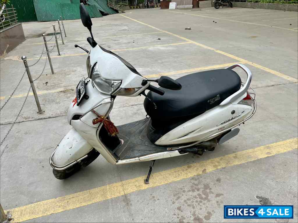 White Honda Activa 3G