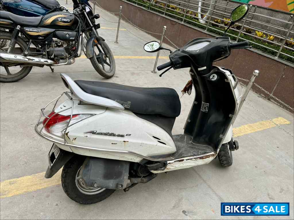 White Honda Activa 3G