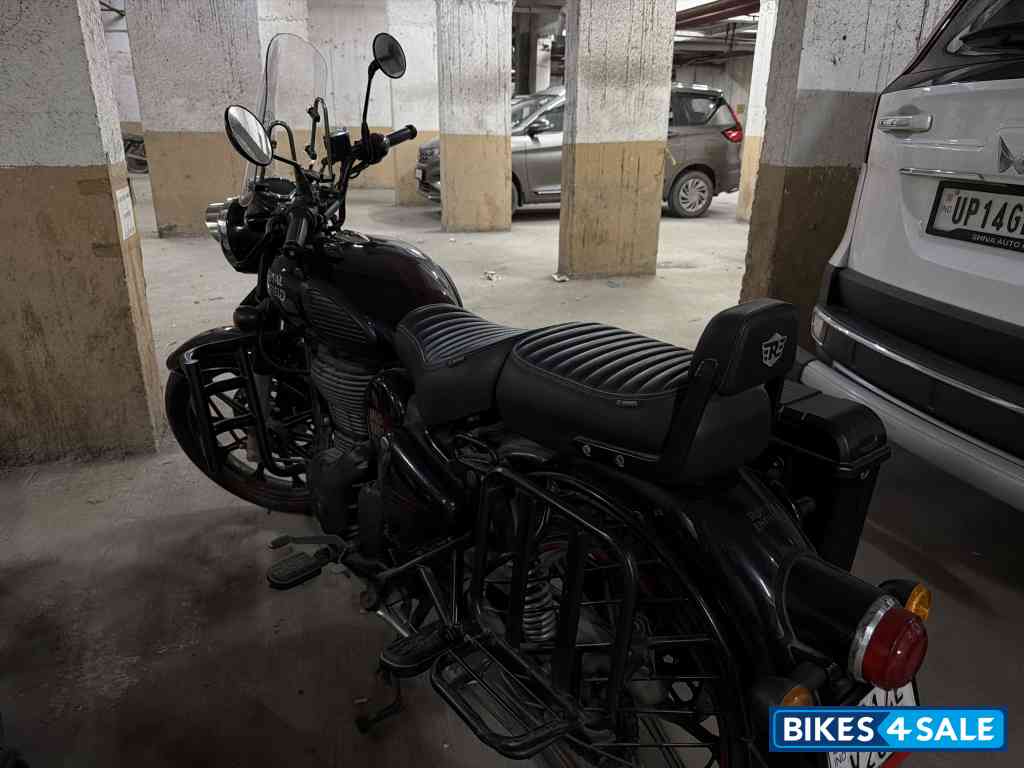 Black Royal Enfield Classic Stealth Black