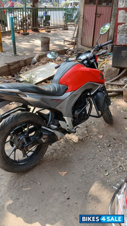 Red Honda CB Hornet 160R