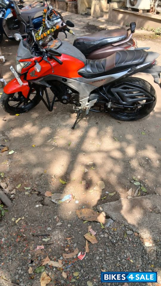 Red Honda CB Hornet 160R Red Honda CB Hornet 160R