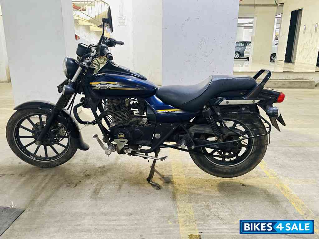 Blue Bajaj Avenger Street 150