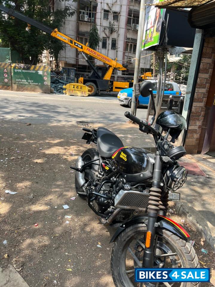Playa Black Royal Enfield Guerrilla 450