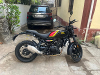 Playa Black Royal Enfield Guerrilla 450