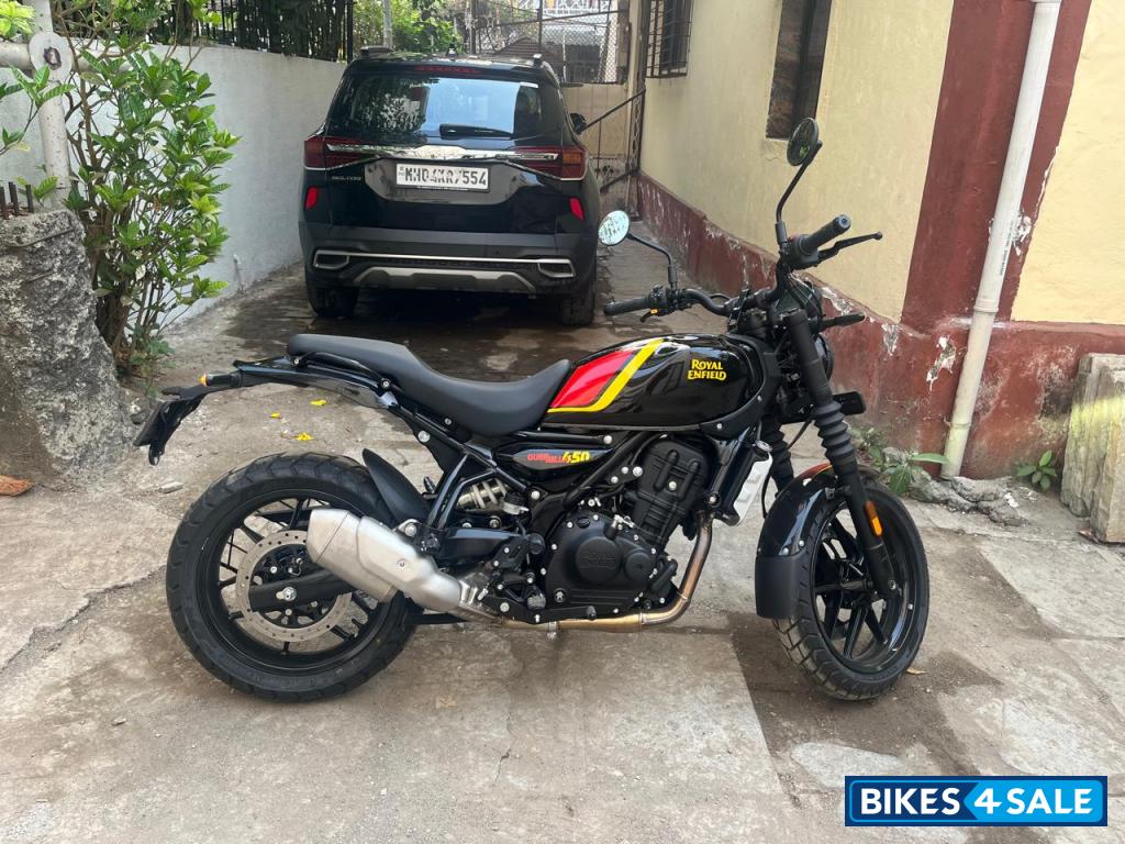 Playa Black Royal Enfield Guerrilla 450 Playa Black Royal Enfield Guerrilla 450