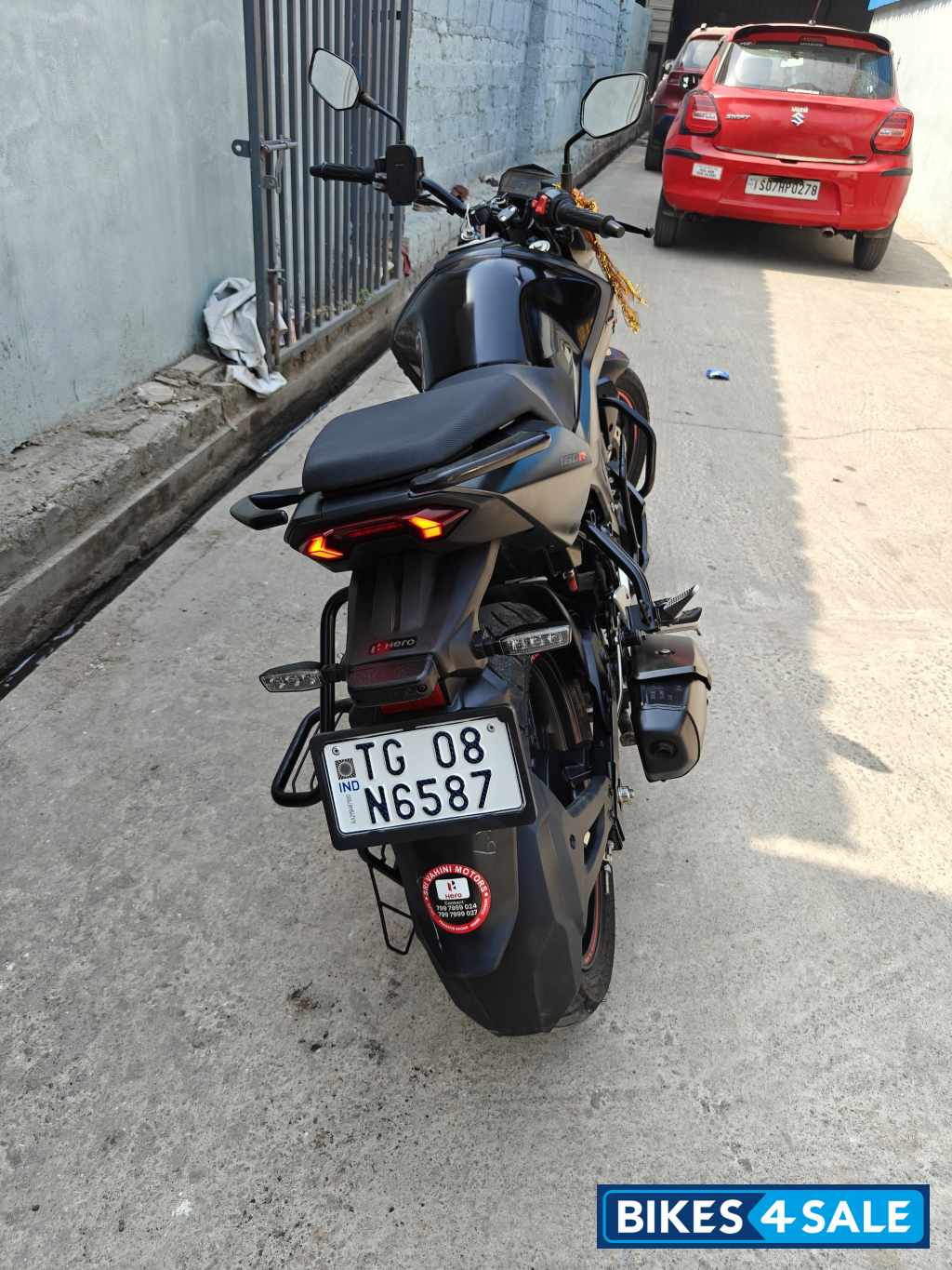 Black Hero Xtreme 160R BS6