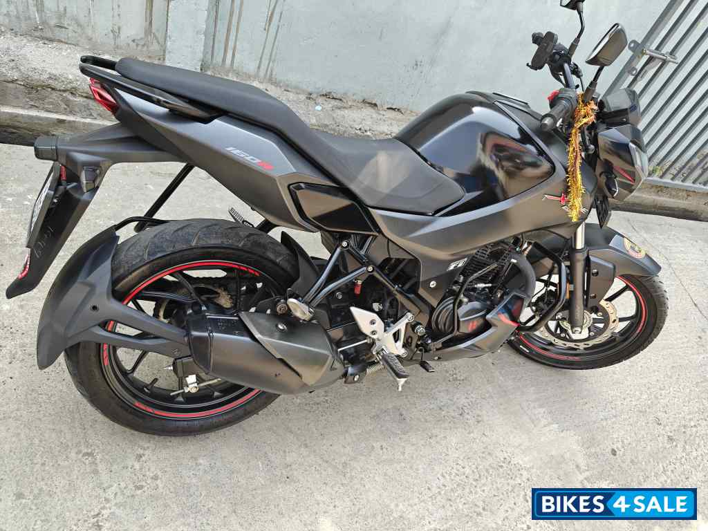 Black Hero Xtreme 160R BS6