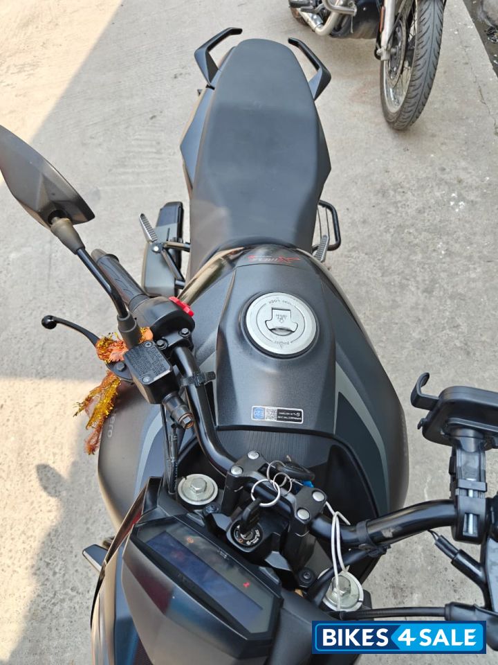 Black Hero Xtreme 160R BS6