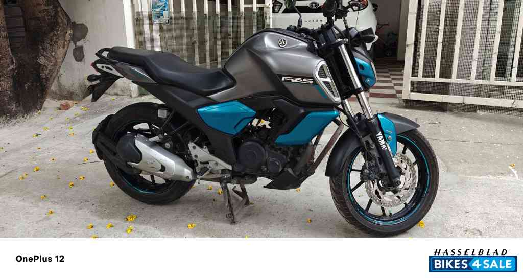 Gray And Cyan Blue Yamaha FZ FI V3 BS6