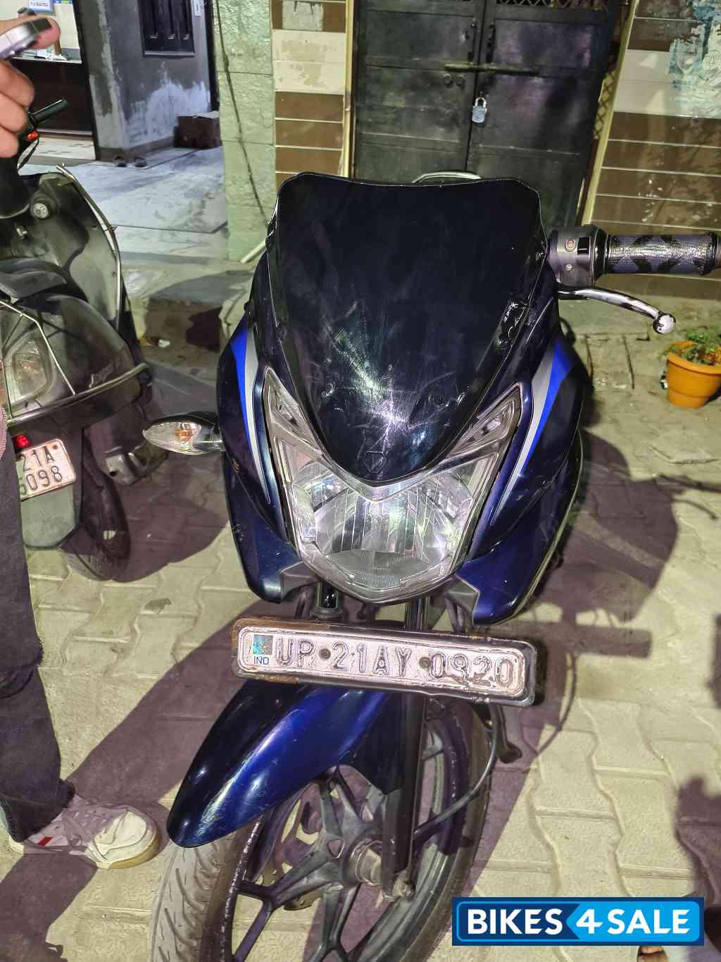 Bajaj Discover 150 F