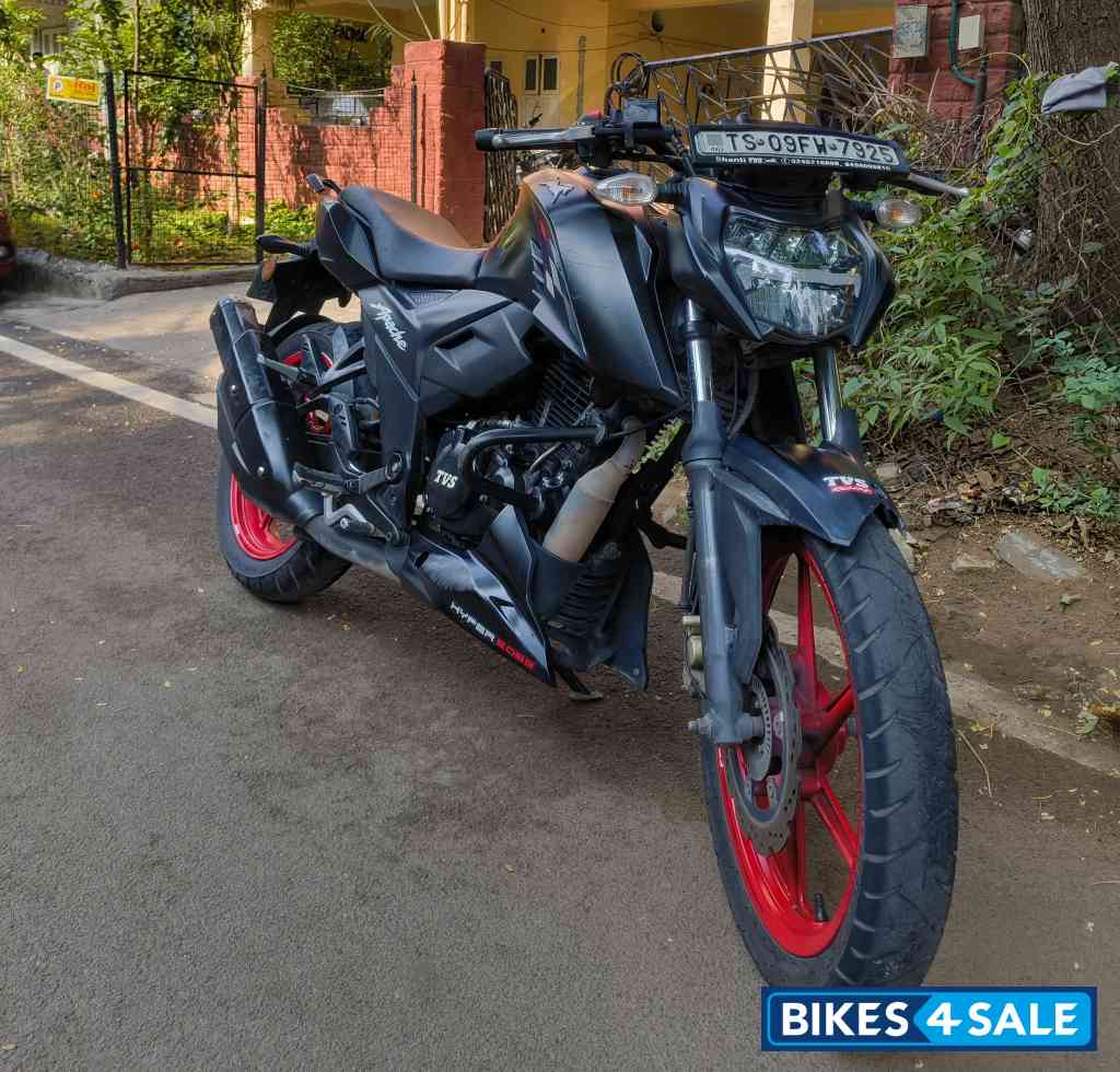 Matte Black TVS Apache RTR 160 4V Special Edition