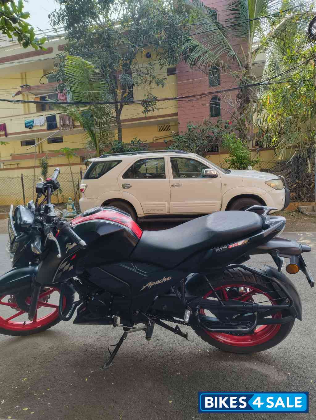 Matte Black TVS Apache RTR 160 4V Special Edition
