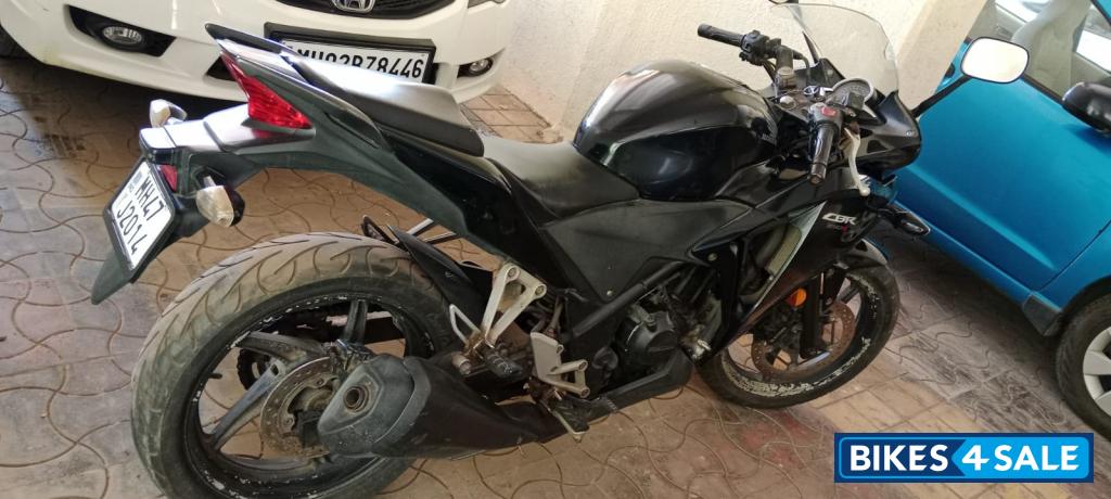 Black Honda CBR 250R