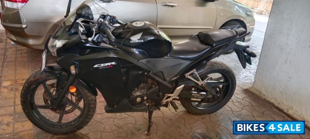 Black Honda CBR 250R