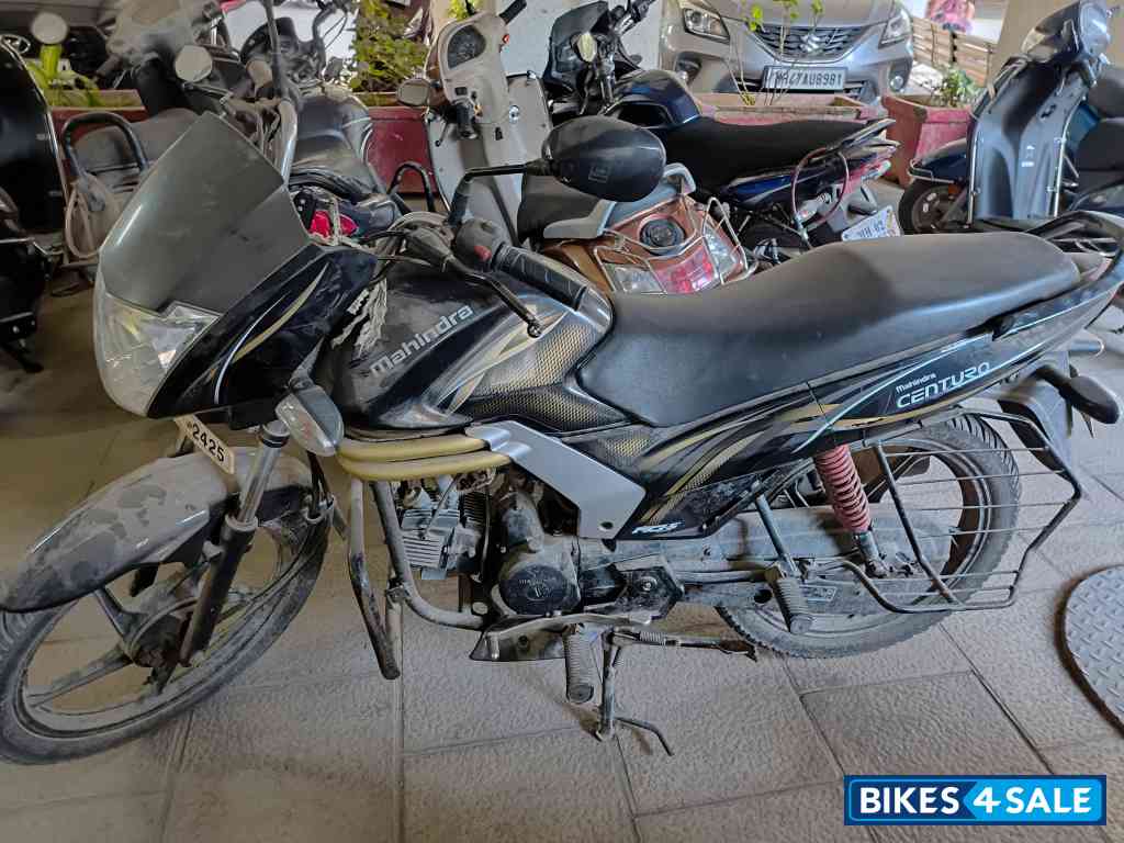 Black Mahindra Centuro