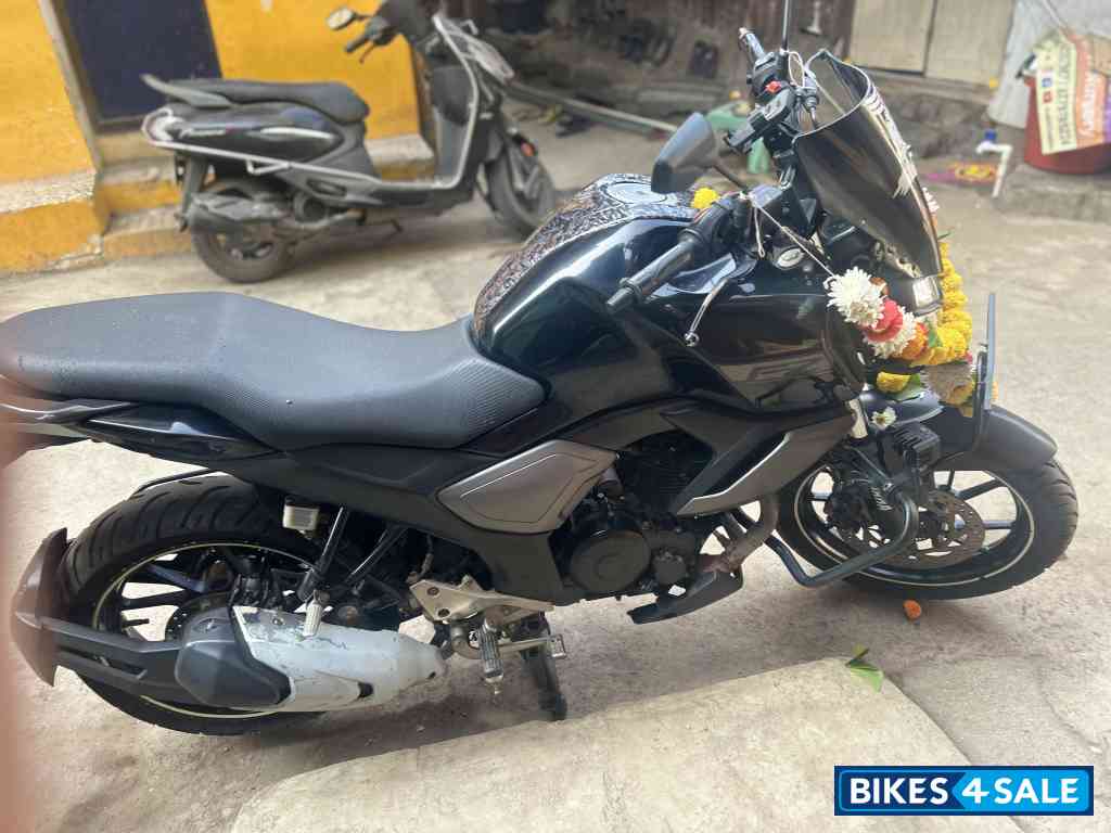 Black Yamaha FZ FI V3 BS6 Black Yamaha FZ FI V3 BS6