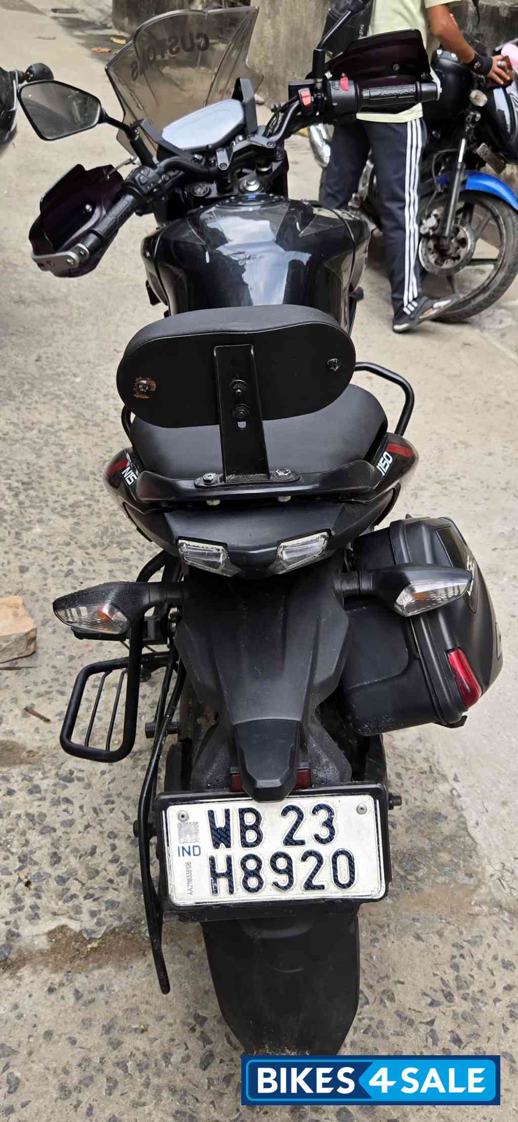 Ebony Black Bajaj Pulsar N150