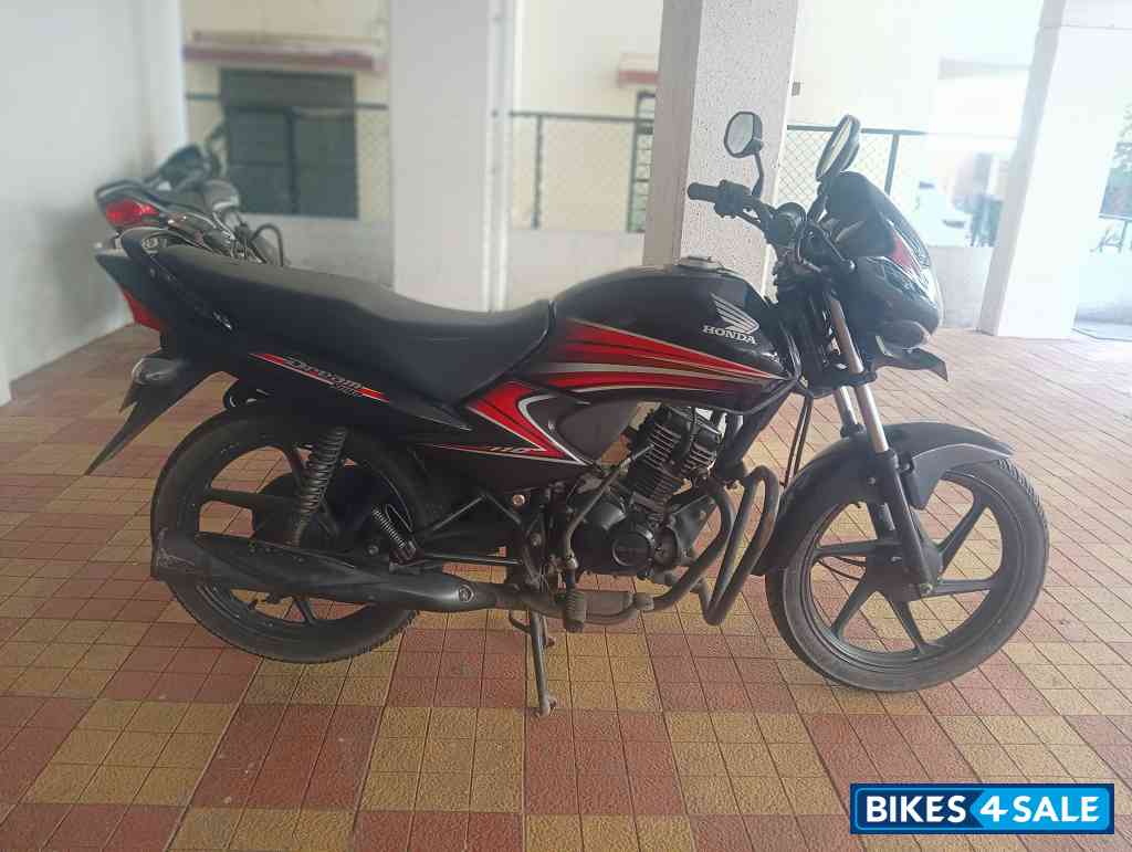 Red Black Honda Dream Yuga