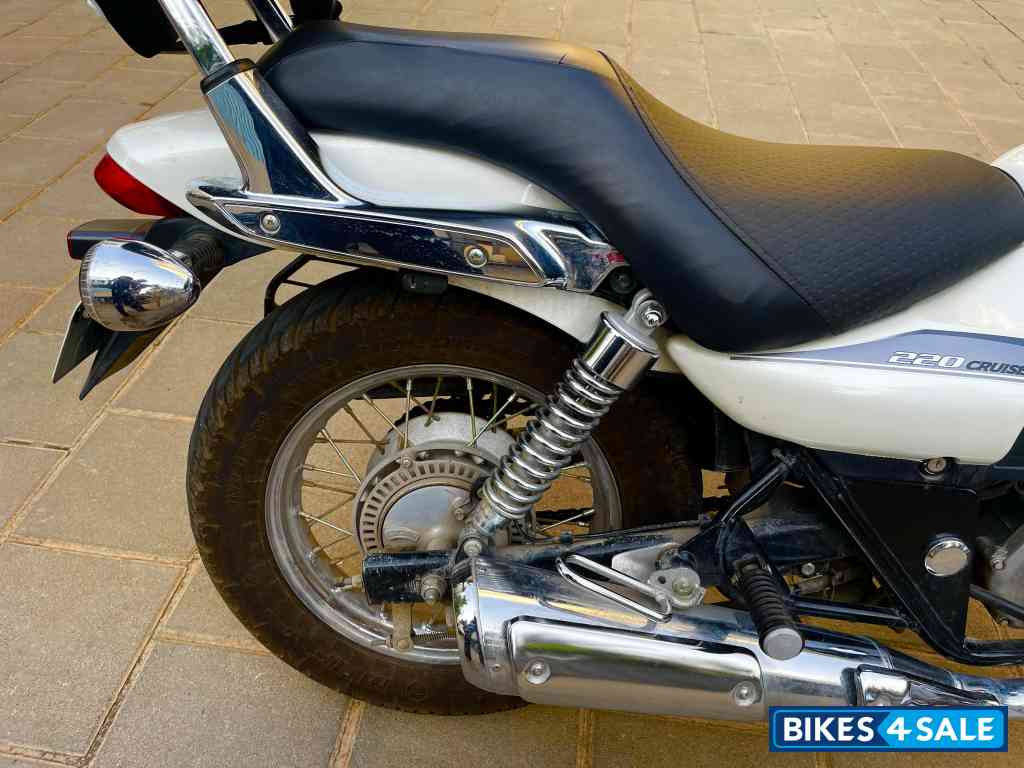 Bajaj Avenger Cruise 220 Bajaj Avenger Cruise 220