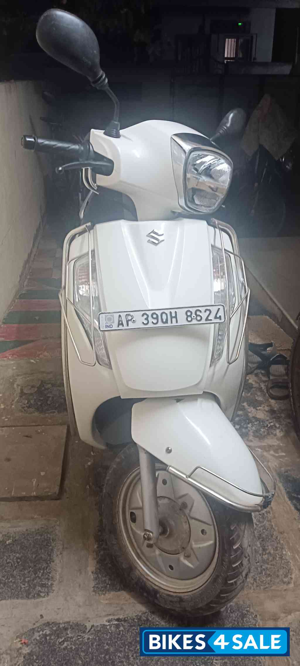 White Suzuki Access 125 BS6