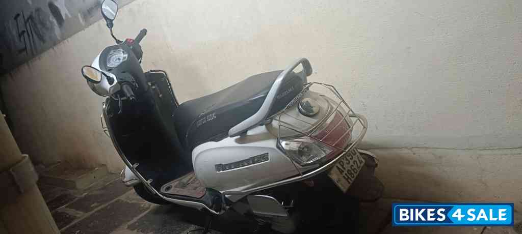 White Suzuki Access 125 BS6