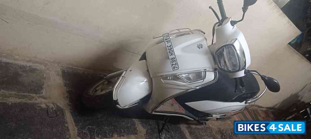 White Suzuki Access 125 BS6