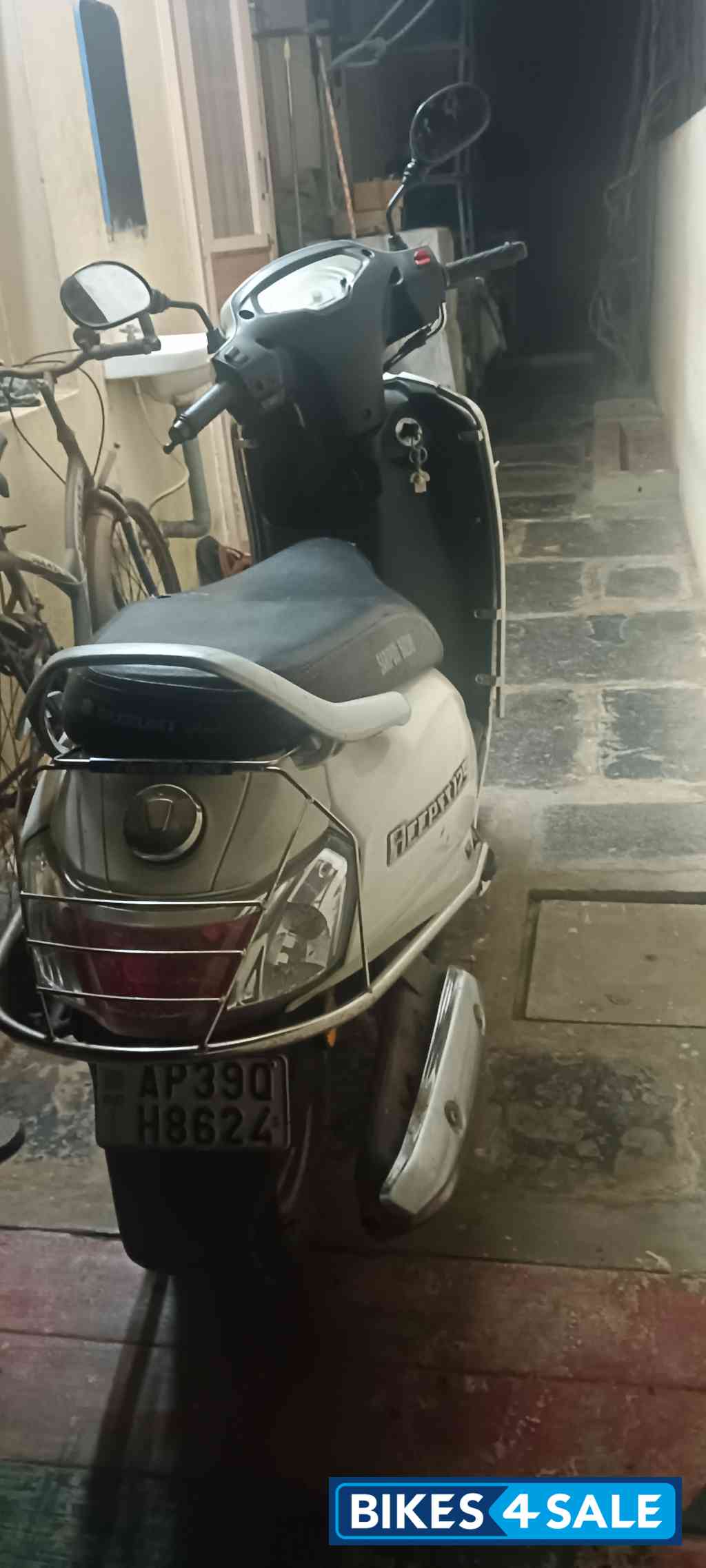 White Suzuki Access 125 BS6