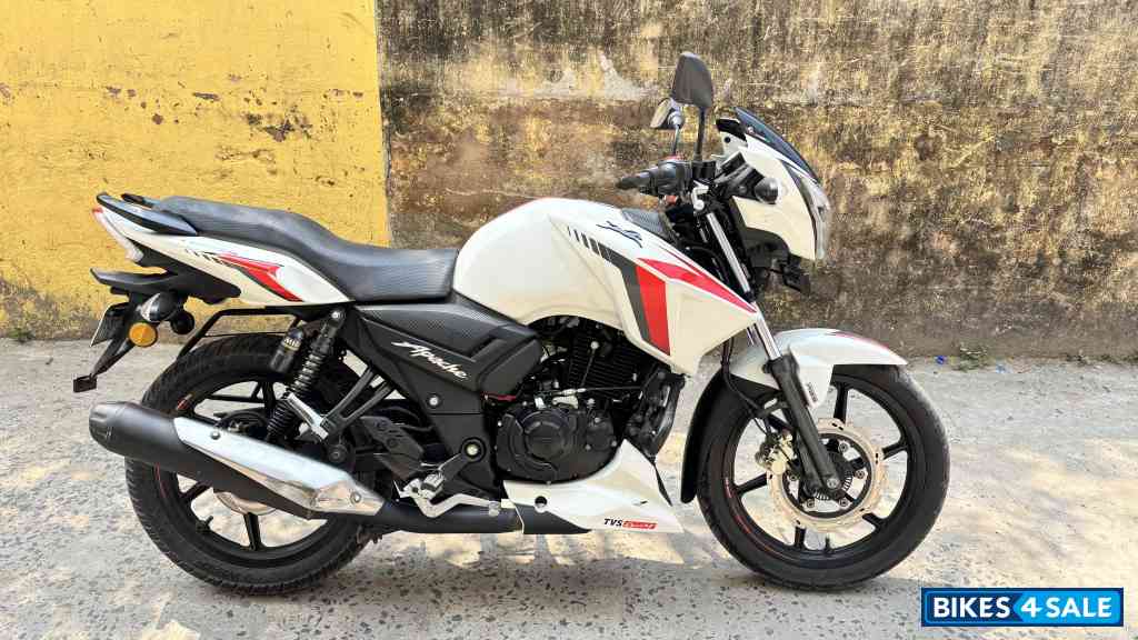 Pearl White TVS Apache RTR 160 BS VI