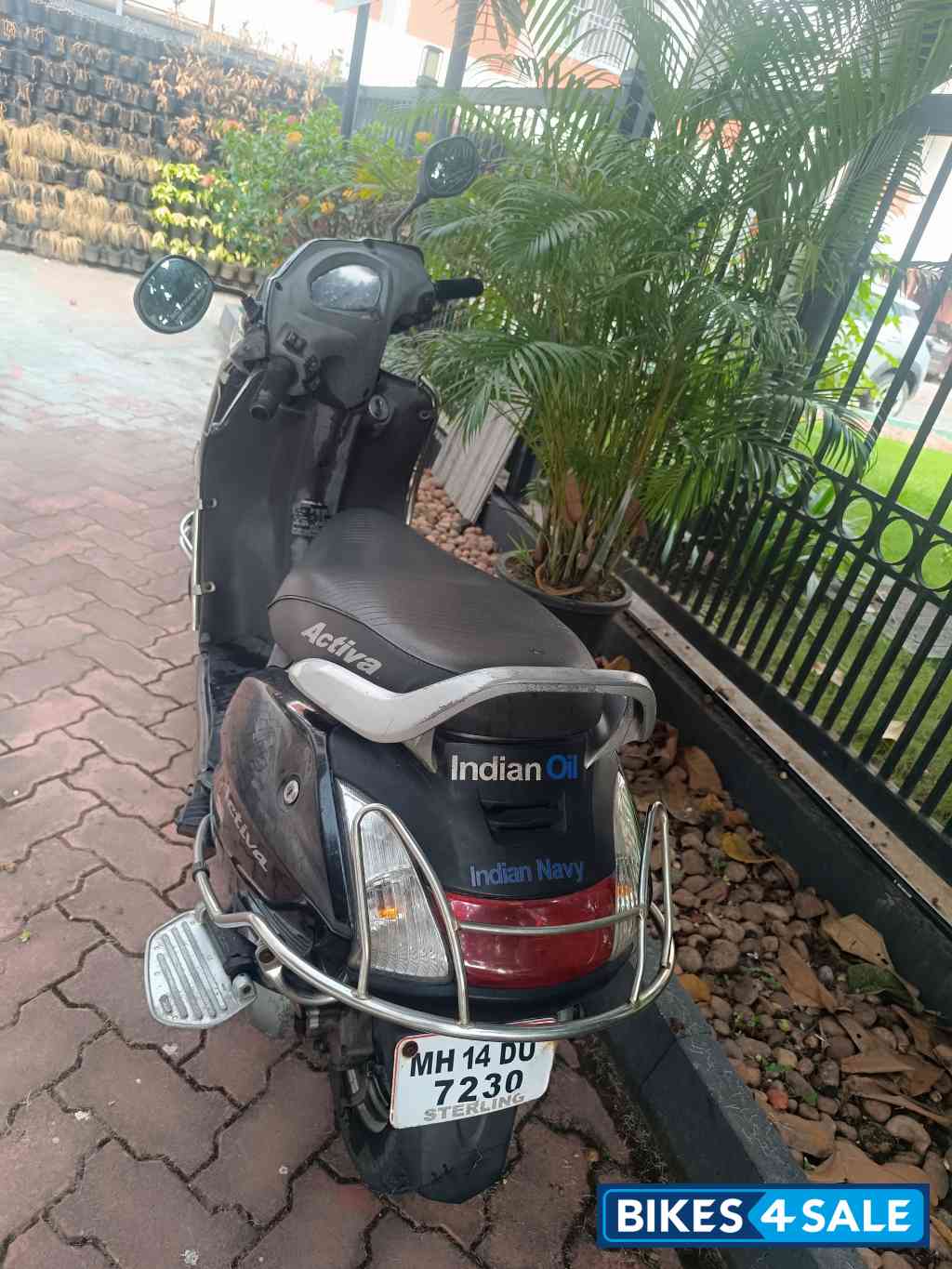 Black Honda Activa HET