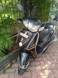 Black Honda Activa HET