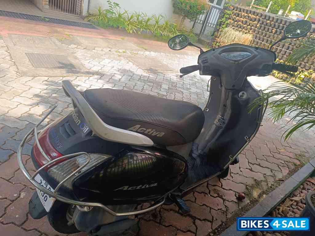 Black Honda Activa HET