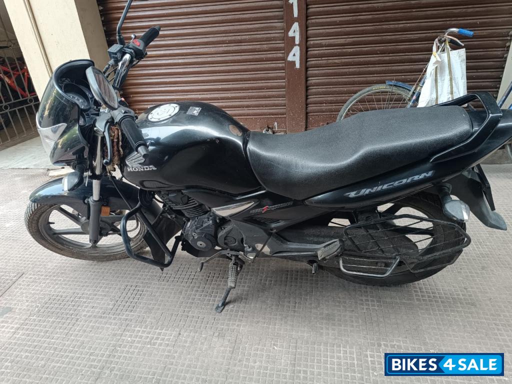 Black Honda Unicorn 160 BS6