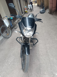 Black Honda Unicorn 160 BS6
