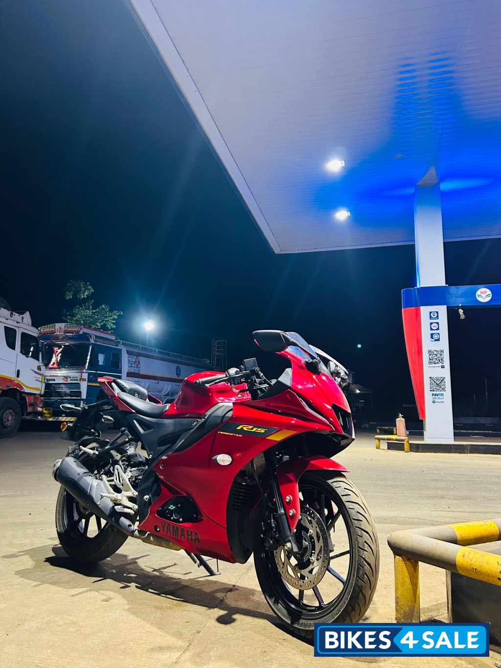 Red Yamaha R15 V4