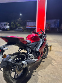 Red Yamaha R15 V4