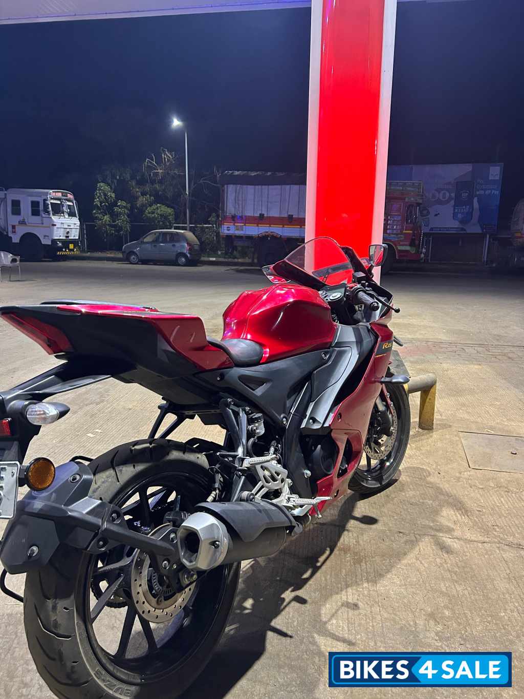 Red Yamaha R15 V4