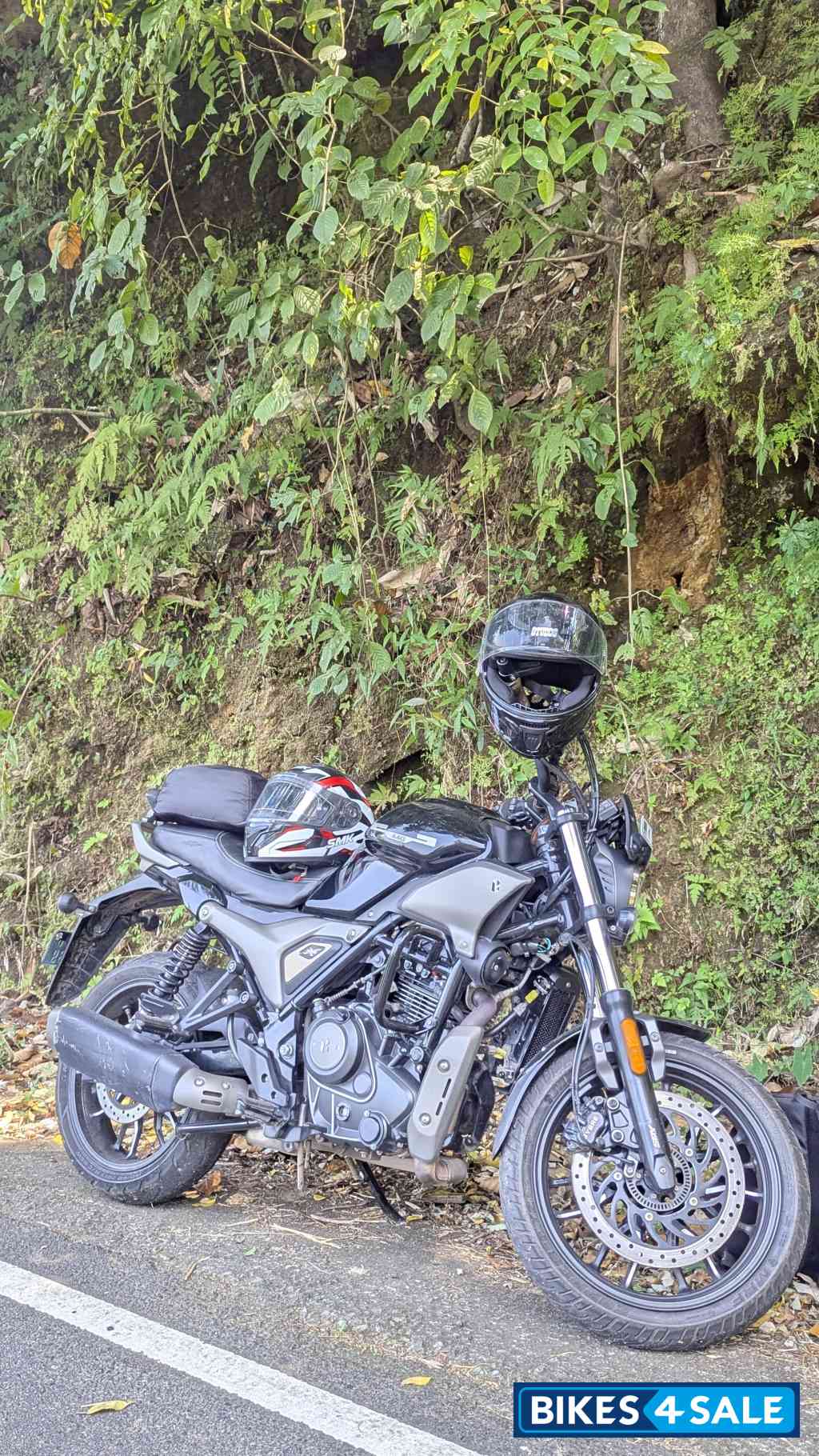 Glossy Black Hero Mavrick 440