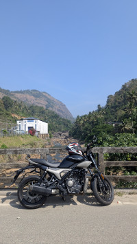 Glossy Black Hero Mavrick 440