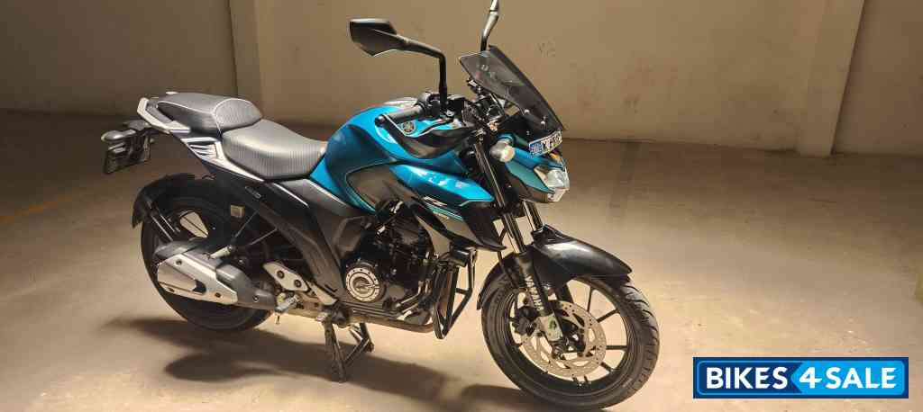 Blue Yamaha FZ25