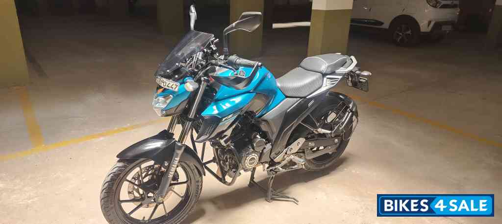 Blue Yamaha FZ25