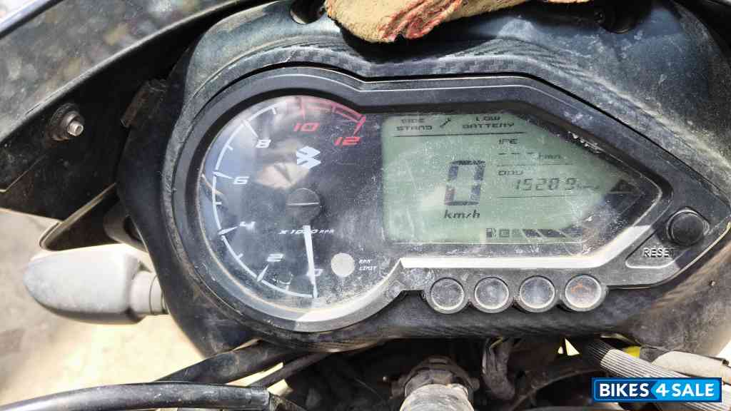 Red Back Bajaj Pulsar 125 Split Seat Red Back Bajaj Pulsar 125 Split Seat