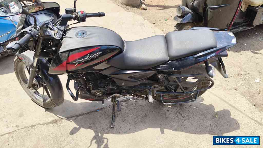 Red Back Bajaj Pulsar 125 Split Seat Red Back Bajaj Pulsar 125 Split Seat