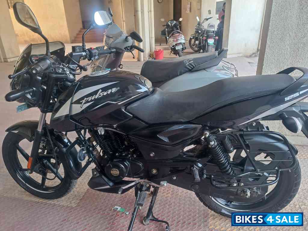 Sparkling Met Blk Si Bajaj Pulsar 125
