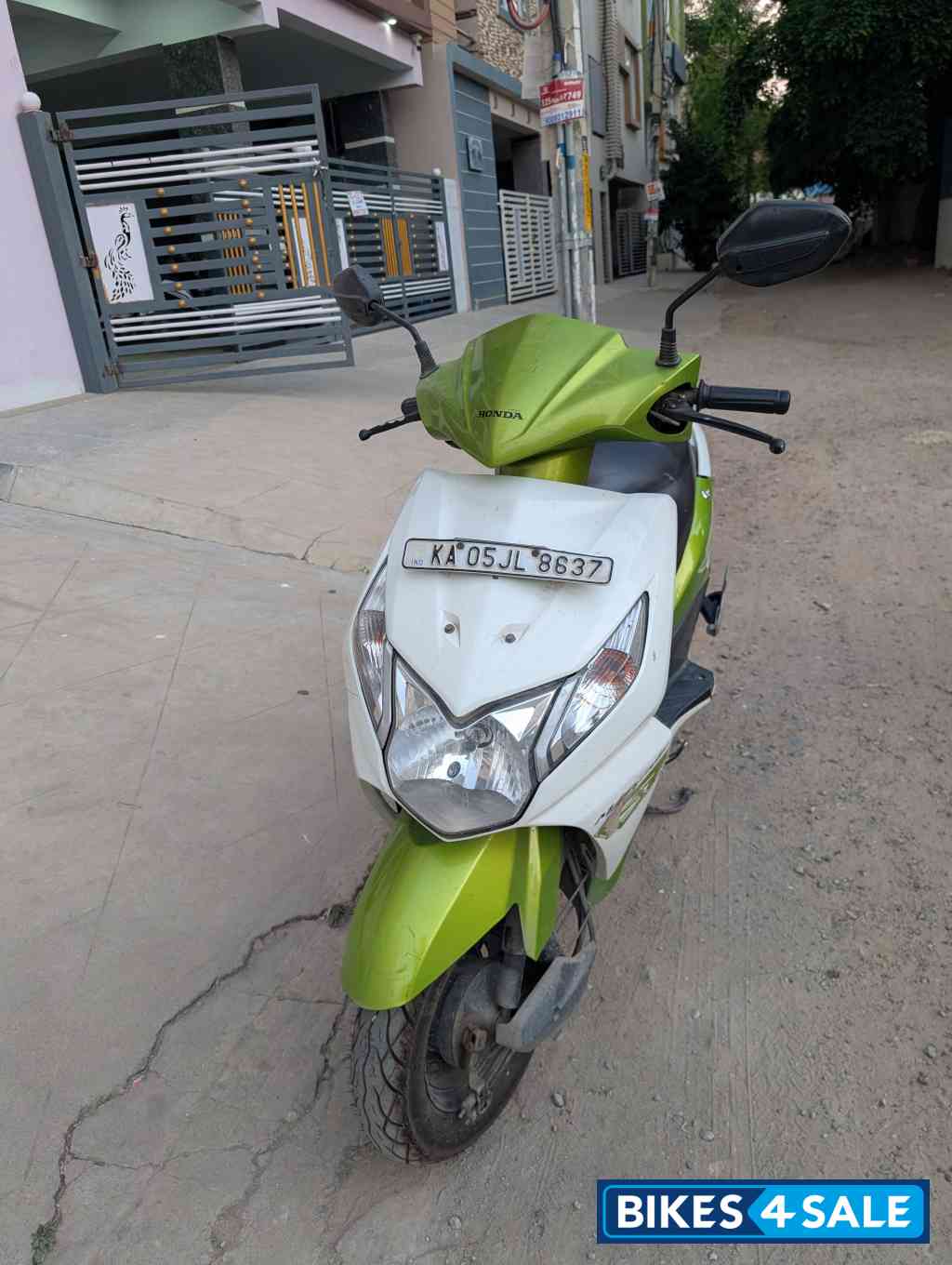 Green White Honda Dio