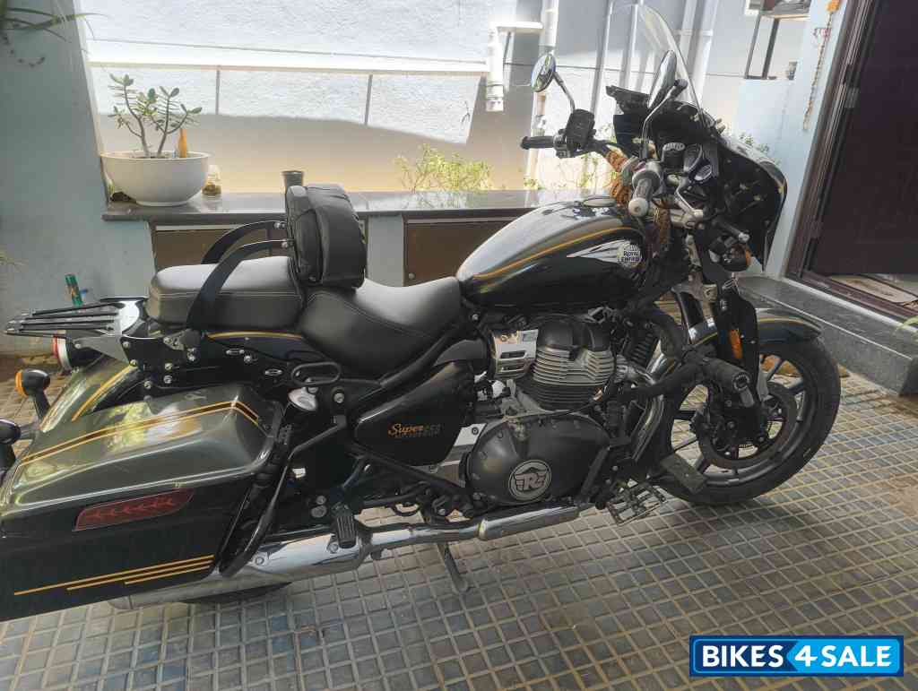 Interstellar Green Royal Enfield Super Meteor 650