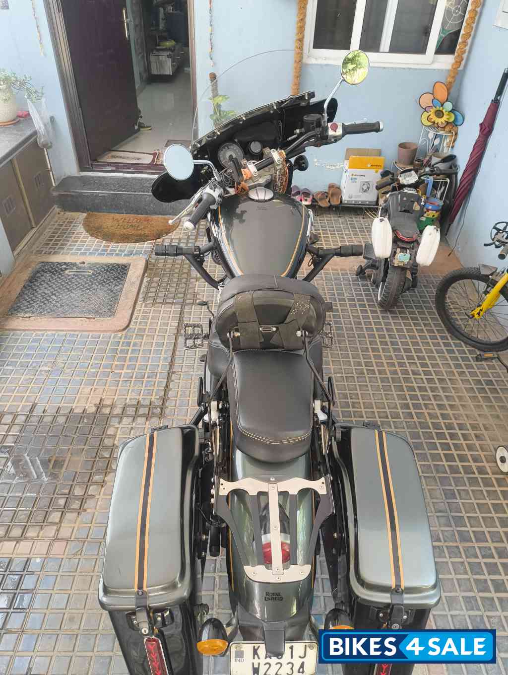 Interstellar Green Royal Enfield Super Meteor 650