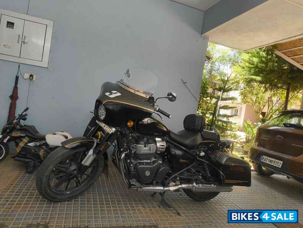 Interstellar Green Royal Enfield Super Meteor 650