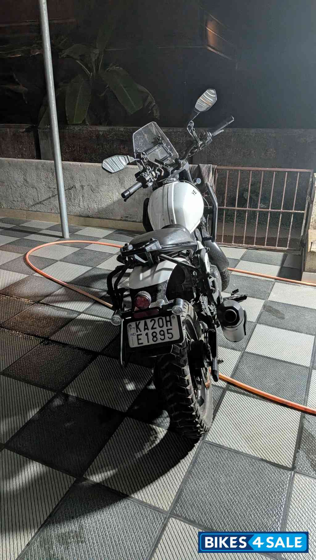 White Yezdi Adventure Gloss 2024